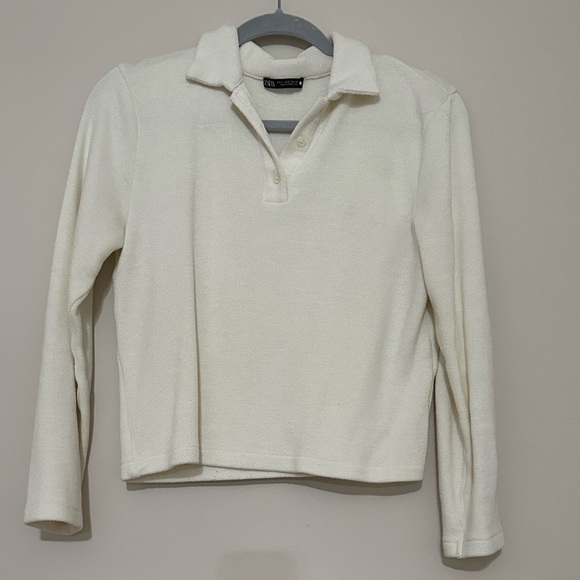 Zara Tops - White Zara sweater with a collar